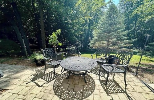 Dickerson Apartment | Charming 2-bedroom apartment with WiFi, AC in lovely Barnesville
