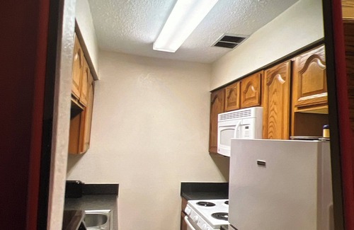 Highlands - Perkins Condo | Charming 2-bedroom apartment with WiFi, AC in marvelous Baton Rouge