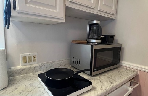Battle Creek House | Charming 2-bedroom house minutes from downtown Battle Creek.