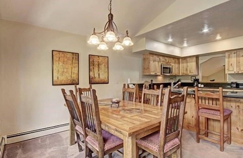 Breckenridge Condo | Charming 2 Bedroom Townhome