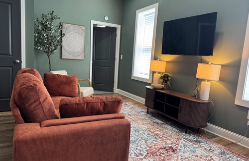 Chillicothe Apartment | Charming 2-bedroom apartment on the downtown square
