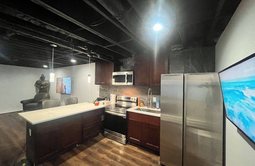 Cliftondale House | Charming 2-bedroom terrace level unit in College Park with WiFi