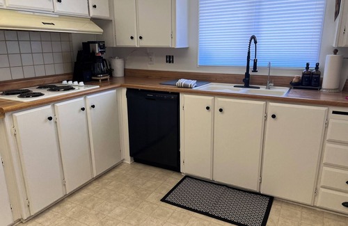 Coulterville House | Charming 2-bedroom home in Coulterville Dog friendly!
