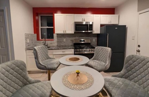 East Orange House | Charming 2-bedroom Apartment in East Orange with WiFi and AC