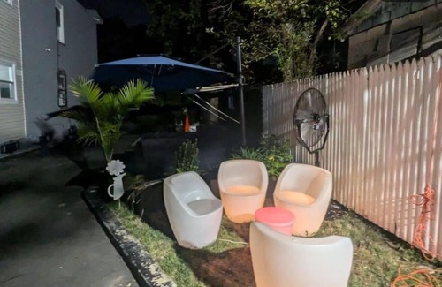 East Orange House | Charming 2-bedroom Apartment in East Orange with WiFi and AC
