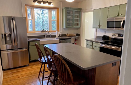 Fayetteville House | Charming 2-bedroom house in Fayetteville close to National Park and downtown.