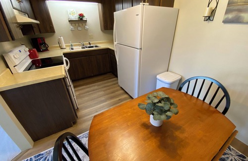 Fort Madison Condo | Charming 2-bedroom condo in Fort Madison with WiFi, garage & in-unit laundry