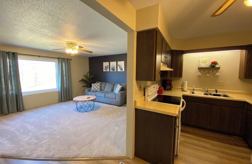 Fort Madison Condo | Charming 2-bedroom condo in Fort Madison with WiFi, garage & in-unit laundry