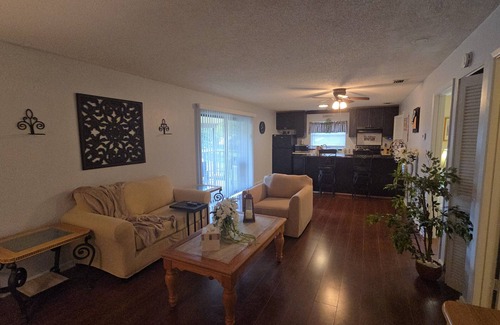 Fort Pierce Condo | Charming 2-bedroom condo - 5 min from beach, with WiFi, AC, and Inside Laundry