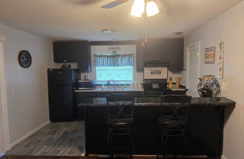 Fort Pierce Condo | Charming 2-bedroom condo - 5 min from beach, with WiFi, AC, and Inside Laundry