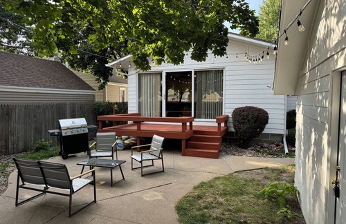 Grand Island House | Charming 2-bedroom Bungalow
