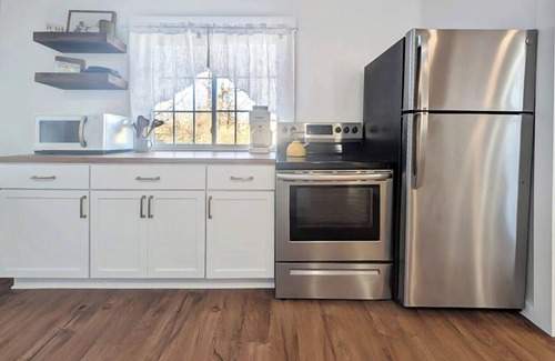 Harrodsburg House | Charming 2-bedroom house located in lovely downtown Harrodsburg
