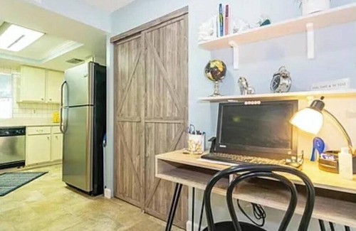 Holmes Beach Condo | Charming 2-bedroom condo in brilliant Holmes Beach with AC