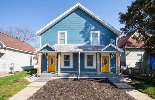 Indianapolis House | Charming 2-bedroom townhome with WiFi, AC in tranquil Indianapolis