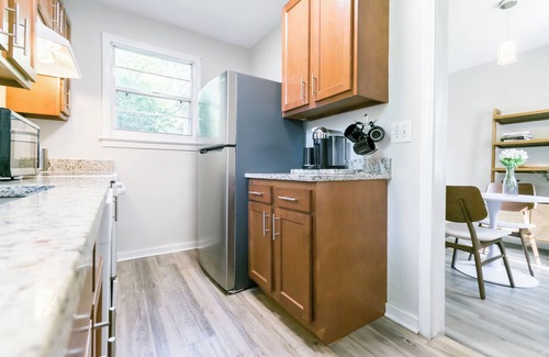 Lakeshore South House | Charming 2-bedroom house in fantastic Jacksonville with WiFi, AC