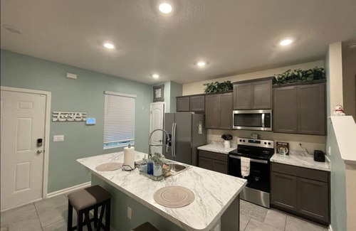 Arlington House | Charming 2-bedroom townhome with AC, WiFi in peaceful Jacksonville