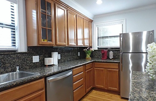 Sunbeam House | Charming 2-bedroom townhome in lovely Jacksonville with AC, WiFi