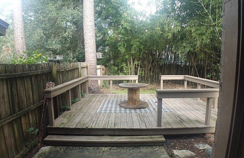Sunbeam House | Charming 2-bedroom townhome in lovely Jacksonville with AC, WiFi