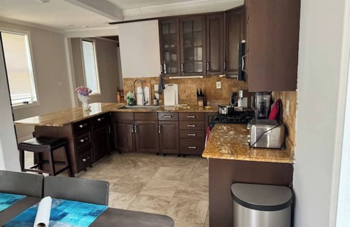 Greenville Apartment | Charming 2-bedroom apartment with AC, WiFi in lovely Jersey City