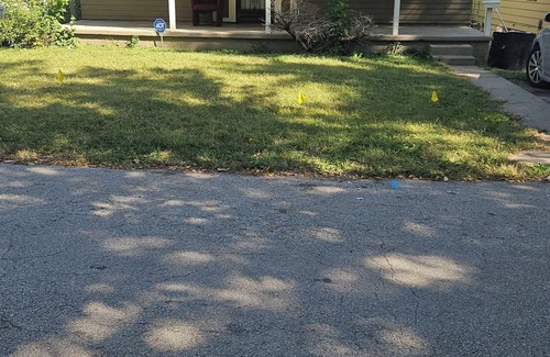 Kansas City House | Charming 2-bedroom bungalow house in brilliant Kansas City KS with AC, WiFi