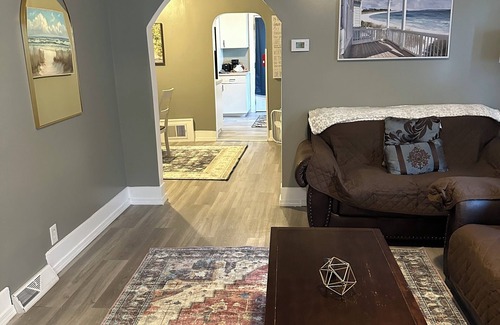 Keego Harbor Apartment | Charming 2-bedroom apartment with AC, WiFi in Pleasant Keego Harbor