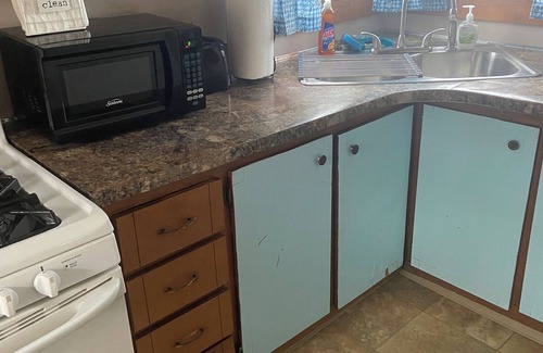 Lake Linden House | Charming 2-bedroom mobile home centrally located in enchanting Copper Country.