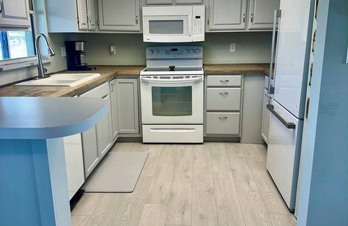 Lake Placid House | Charming 2-bedroom house with AC, WiFi on canal with Lake June access!