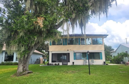 Lake Placid Apartment | Charming 2-bedroom Lake front apartment with AC, WiFi in fantastic Lake Placid