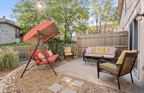 Lee's Summit Apartment | Charming 2-bedroom apartment in fabulous Lee's Summit Downtown