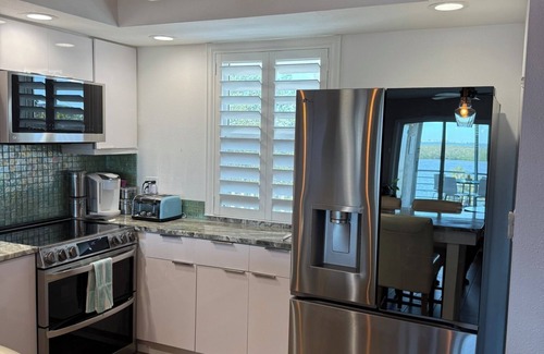 Longboat Key Condo | Charming 2-bedroom condo in marvelous Longboat Key with WiFi, AC.