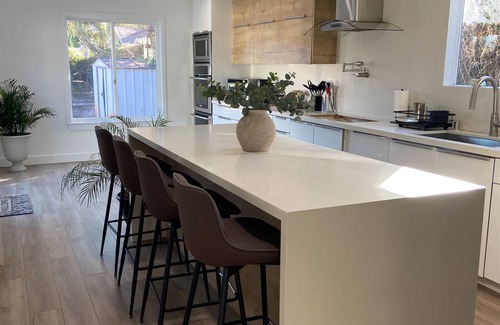 Tarzana House | Charming 2-bedroom house in the heart of Tarzana located near the 101 freeway