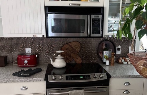 Hobart Cottage | Charming 2-Bedroom River Cottage With Cedar River Trail Access in Maple Valley