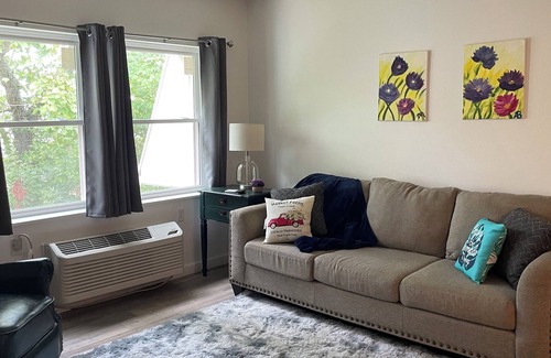 Marble Hill Apartment | Charming 2-bedroom apartment in fabulous Marble Hill with AC