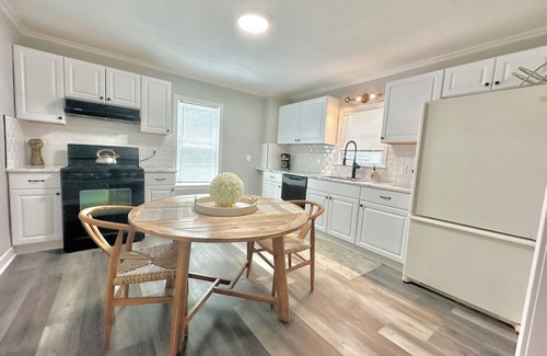 Marlborough House | Charming 2-bedroom flex 3br house with WiFi, AC in superb Marlborough