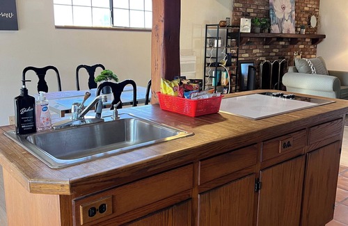Midway City House | Charming 2-bedroom house in Disneyland SoCal Midway City