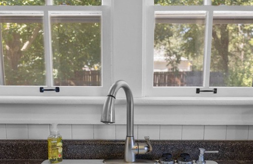 Mount Vernon House | Charming 2 bedroom cottage in Mt Vernon