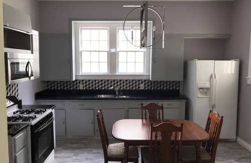 McDonough House | Charming 2-bedroom house with AC, and Wi-Fi in vibrant Algiers Point.