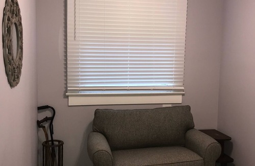 McDonough House | Charming 2-bedroom house with AC, and Wi-Fi in vibrant Algiers Point.