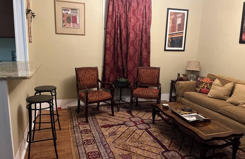 Algiers Apartment | Charming 2-bedroom apartment with wifi. Three blocks to ferry.