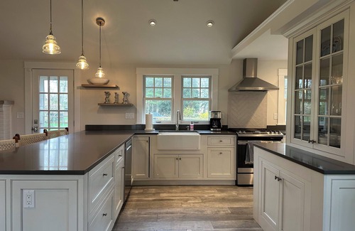 New Suffolk House | Charming 2 bedroom house in Quaint New Suffolk -short walk to New suffolk Beach