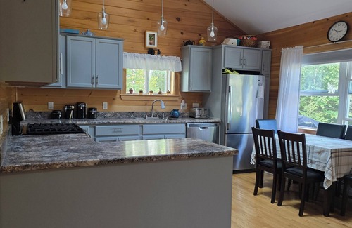 North Haven Cottage | Charming 2-bedroom cottage in lovely North Haven Maine with AC