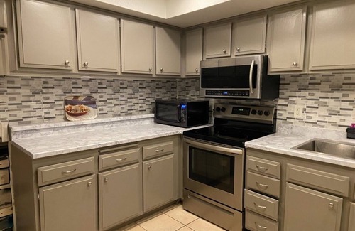 Palm Springs Condo | Charming 2-bedroom condo in enchanting Palm Springs with AC, WiFi, Pool. Gym