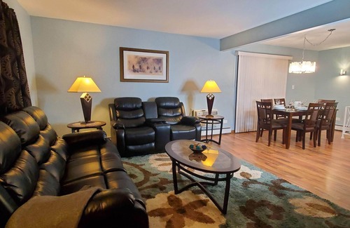 Palos Hills Apartment | Charming 2-Bedroom Apt. King Bed, Desk, Fast WiFi, A/C, Near Hospitals
