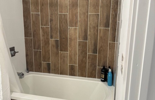 Olde Kensington Apartment | Charming 2-bedroom apartment with WiFi, AC in lovely Philadelphia