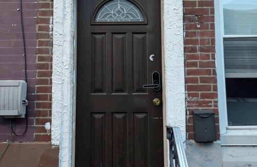 Point Breeze House | Charming 2-bedroom townhome with WiFi, AC in vibrant Philadelphia