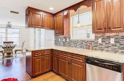 Regency Park House | Charming 2-bedroom specious pool house in pleasant Port Richey, feel home