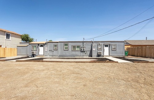 Porterville House | Charming 2-bedroom house with AC, WiFi in enchanting Porterville