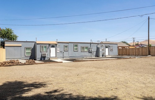 Porterville House | Charming 2-bedroom house with AC, WiFi in enchanting Porterville