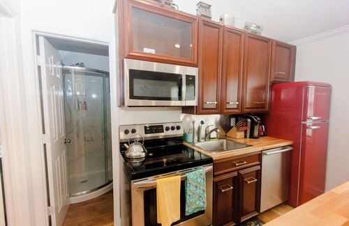Purcellville Cottage | Charming 2-Bedroom Cottage in Loudoun Co, VA on 12 Gorgeous Acres w/2-Acre Pond
