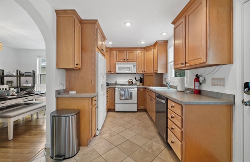 Salem Lakes House | Charming 2-bedroom Lake House Directly on Cross Lake